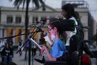 Cierre de la feria Montevideo Sin Barreras en la Plaza Independencia