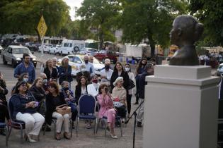 Inauguracion de busto en plazoleta Anita Garibaldi Inauguracion de busto en plazoleta Anita Garibaldi