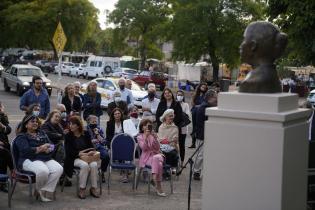 Inauguracion de busto en plazoleta Anita Garibaldi