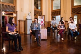 Presentación de la zarzuela "La del manojo de rosas" de Pablo Sorozábal en el foyer del Teatro Solís