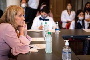 Sesión del Consejo de Niñas y Niños junto a la Intendenta de Montevideo Carolina Cosse y el Gabinete del Gobierno Departamental Sesión del Consejo de Niñas y Niños junto a la Intendenta de Montevideo Carolina Cosse y el Gabinete del Gobierno Departamental