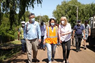 Recorrida de la Intendenta Carolina Cosse por obras del Plan ABC en el barrio Los Milagros