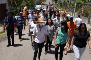 Recorrida de la Intendenta Carolina Cosse por obras del Plan ABC en el barrio Capra 2