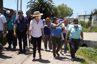 Recorrida de la Intendenta Carolina Cosse por obras del Plan ABC en el barrio El Viñedo