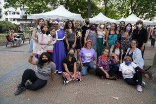 Visita de la Intendenta Carolina Cosse a feria feminista y solidaria en la Plaza de Cagancha