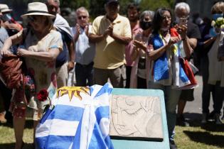 Descubrimiento de Placa en homenaje a la Profesora Nibia Sabalsagaray Curutchet Descubrimiento de Placa en homenaje a la Profesora Nibia Sabalsagaray Curutchet