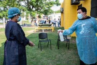 Hisopado de Covid-19 en la Policlínica Los Ángeles del Complejo SACUDE