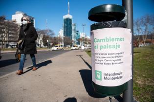 Intervención de papeleras en Plaza de La Democracia Intervención de papeleras en Plaza de La Democracia