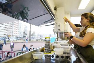 Taller de Cocina Uruguay en la feria Arte 5 de Trouville