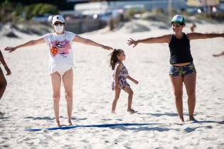 Actividades físicas y gimnasia para personas mayores en Playa Ramírez