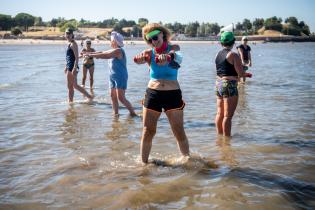 Actividades físicas y gimnasia para personas mayores en Playa Ramírez