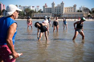 Actividades físicas y gimnasia para personas mayores en Playa Ramírez