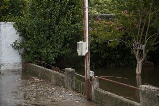 Tareas de desagüe tras la inundación en el Barrio Ideal