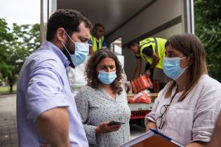 Preparativos para la donación de colchones y elementos de limpieza en el CECOED Preparativos para la donación de colchones y elementos de limpieza en el CECOED
