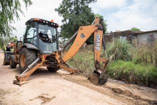 Intervención del servicio de Mantenimiento de Cuerpos de Agua en el barrio Chacarita de los Padres Intervención del servicio de Mantenimiento de Cuerpos de Agua en el barrio Chacarita de los Padres