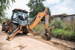 Intervención del servicio de Mantenimiento de Cuerpos de Agua en el barrio Chacarita de los Padres