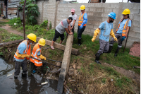 Intervención del servicio de Mantenimiento de Cuerpos de Agua en Cno. Domingo Arena esquina Santa Rosa