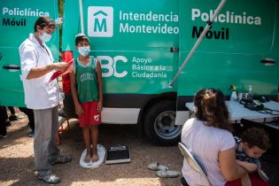 Recorrida por policlínica móvil en barrio La Chacarita Recorrida por policlínica móvil en barrio La Chacarita