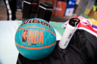 Entrega de camisetas del Torneo Jr. NBA en el Estadio Centenario