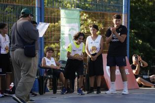 Partido de la Liga JR. NBA Conferencia Oeste en la Plaza Seregni