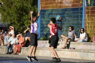 Partido de la Liga JR. NBA Conferencia Oeste en la Plaza Seregni