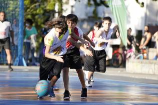 Partido de la Liga JR. NBA Conferencia Oeste en la Plaza Seregni