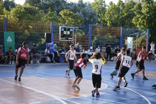 Partido de la Liga JR. NBA Conferencia Oeste en la Plaza Seregni