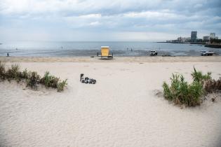 Operativo de limpieza en Playa Ramírez por la celebración de Iemanjá