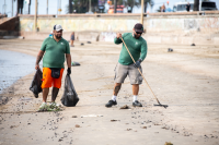 Operativo de limpieza en Playa Pocitos por la celebración de Iemanjá