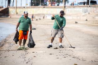 Operativo de limpieza en Playa Pocitos por la celebración de Iemanjá Operativo de limpieza en Playa Pocitos por la celebración de Iemanjá