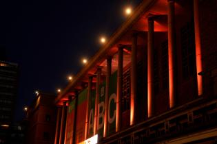 Intendencia de Montevideo iluminada de naranja por el Día Mundial contra el Cáncer Intendencia de Montevideo iluminada de naranja por el Día Mundial contra el Cáncer