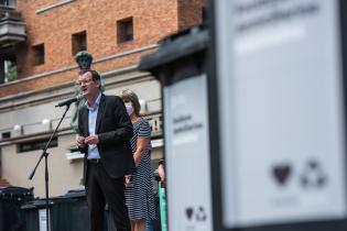 Lanzamiento del programa “Reciclando Barrio a Barrio” en la explanada de la Intendencia de Montevideo