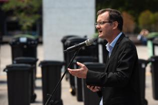 Lanzamiento del programa “Reciclando Barrio a Barrio” en la explanada de la Intendencia de Montevideo