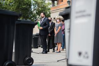 Lanzamiento del programa “Reciclando Barrio a Barrio” en la explanada de la Intendencia de Montevideo