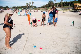 Encuentro de tejo en playa del Cerro en el marco del Programa Verano