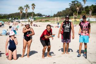 Encuentro de tejo en playa del Cerro en el marco del Programa Verano