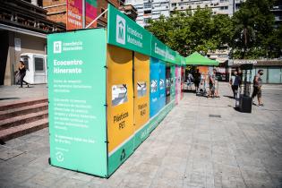 Instalación de Ecocentro itinerante en la Explanada de la Intendencia de Montevideo por el programa "Montevideo más Verde"