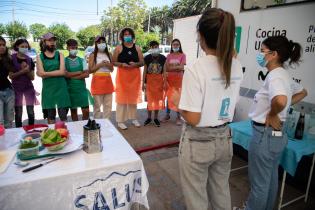 Taller de Cocina Uruguay para adolescentes en el Centro Comunal Zonal 17