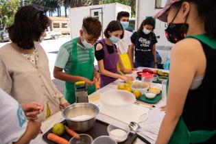 Taller de Cocina Uruguay para adolescentes en el Centro Comunal Zonal 17