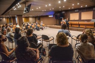 Actividad de la Asesoría para la igualdad de Género con integrantes de Comuna Mujer en la Intendencia de Montevideo