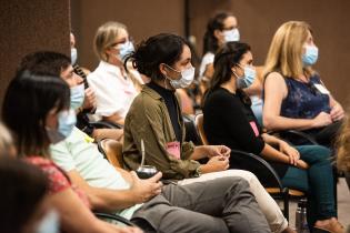 Actividad de la Asesoría para la igualdad de Género con integrantes de Comuna Mujer en la Intendencia de Montevideo