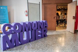 Actividad de la Asesoría para la igualdad de Género con integrantes de Comuna Mujer en la Intendencia de Montevideo Actividad de la Asesoría para la igualdad de Género con integrantes de Comuna Mujer en la Intendencia de Montevideo