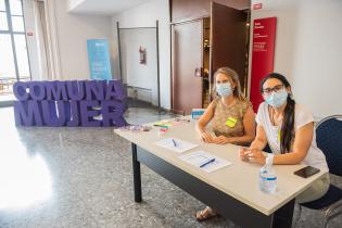 Actividad de la Asesoría para la igualdad de Género con integrantes de Comuna Mujer en la Intendencia de Montevideo