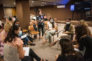 Actividad de la Asesoría para la igualdad de Género con integrantes de Comuna Mujer en la Intendencia de Montevideo