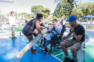 Cierre de actividades de verano del programa de atención a personas con discapacidad en el parque de la Amistad