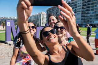 Intervención en cartel de Montevideo en el marco del Mes de las Mujeres Intervención en cartel de Montevideo en el marco del Mes de las Mujeres