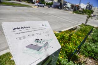 Jardín de lluvia en Av. Dr Luis Alberto de Herrera y Urquiza Jardín de lluvia en Av. Dr Luis Alberto de Herrera y Urquiza