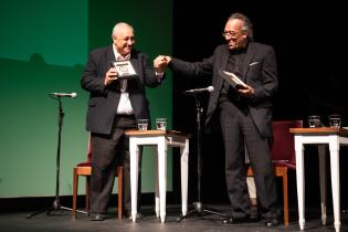 Declaración de Ciudadanos Ilustres a Eduardo "Toto" Méndez y Julio Cobelli en el Teatro Solís