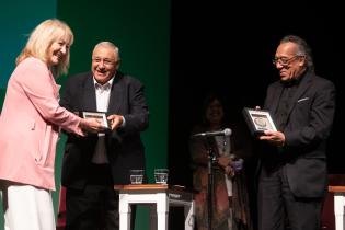 Declaración de Ciudadanos Ilustres a Eduardo "Toto" Méndez y Julio Cobelli en el Teatro Solís Declaración de Ciudadanos Ilustres a Eduardo "Toto" Méndez y Julio Cobelli en el Teatro Solís