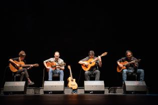 Declaración de Ciudadanos Ilustres a Eduardo "Toto" Méndez y Julio Cobelli en el Teatro Solís Declaración de Ciudadanos Ilustres a Eduardo "Toto" Méndez y Julio Cobelli en el Teatro Solís